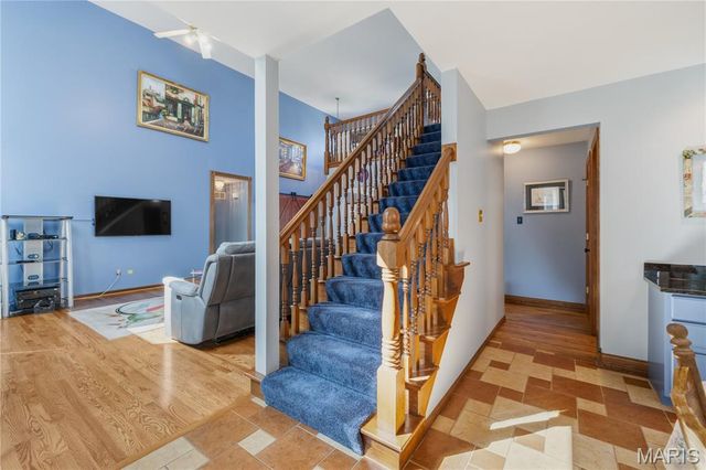 301 Arlington Glen Court, Fenton, MO 63026