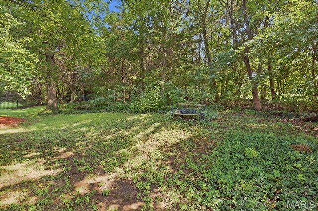 301 Arlington Glen Court, Fenton, MO 63026