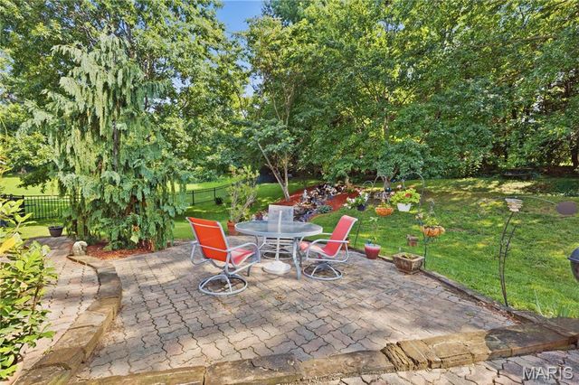 301 Arlington Glen Court, Fenton, MO 63026