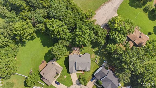 301 Arlington Glen Court, Fenton, MO 63026