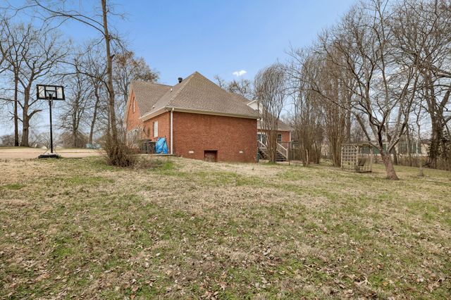 1019 Hilton Ln, Castalian Springs, TN 37031
