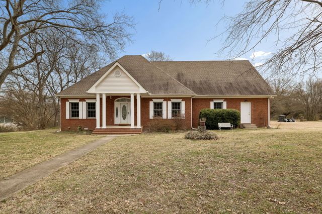 1019 Hilton Ln, Castalian Springs, TN 37031