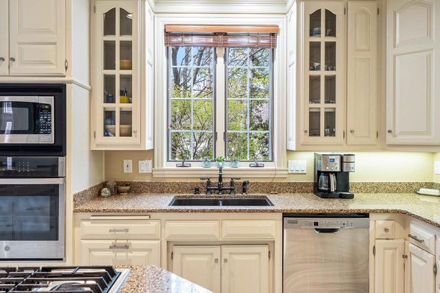 2964 S TELEMARK CIRCLE, Green Bay, WI 54313