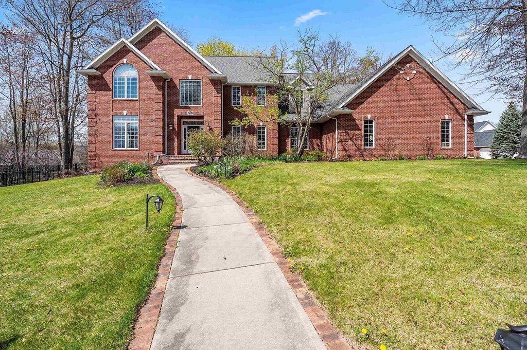2964 S TELEMARK CIRCLE, Green Bay, WI 54313