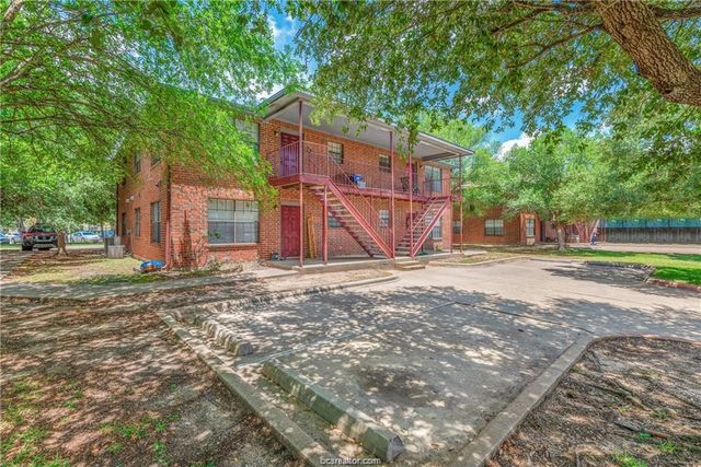 1806 Woodsman Drive A, College Station, TX 77840