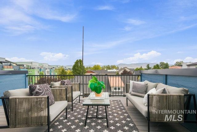3690 N Adams Street, Garden City, ID 83714