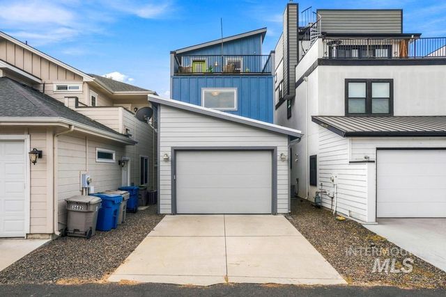 3690 N Adams Street, Garden City, ID 83714