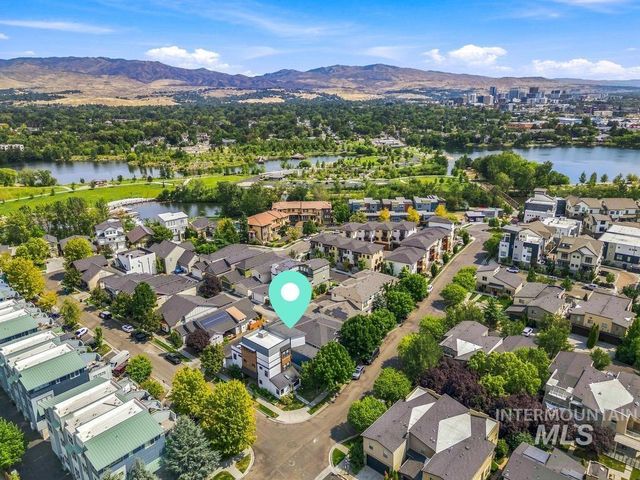 3690 N Adams Street, Garden City, ID 83714