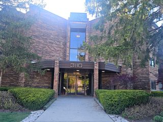 3110 Pheasant Creek Drive 304, Northbrook, IL 60062