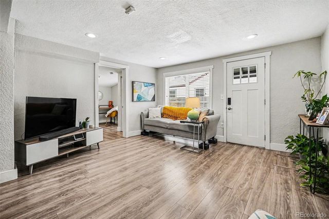 624 Stuart Street, Denver, CO 80204