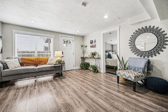624 Stuart Street, Denver, CO 80204