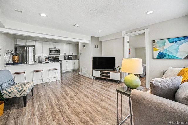 624 Stuart Street, Denver, CO 80204