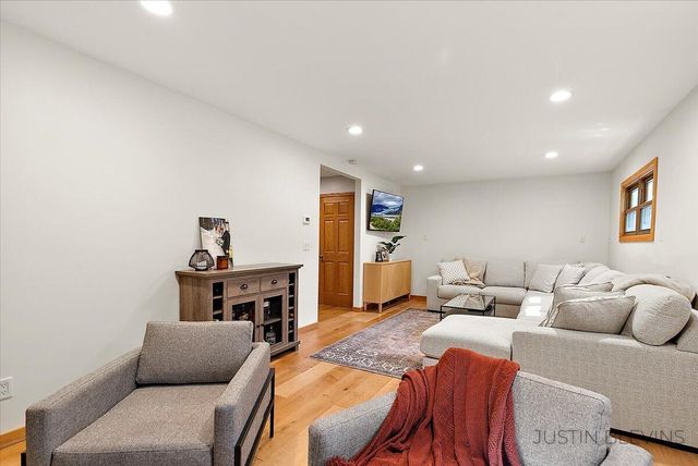 1009 Fonger Street, Sparta, MI 49345