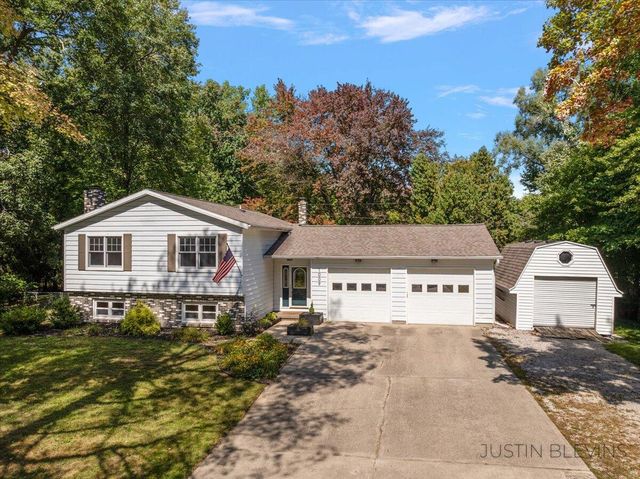 1009 Fonger Street, Sparta, MI 49345