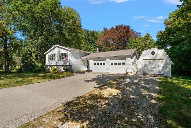 1009 Fonger Street, Sparta, MI 49345