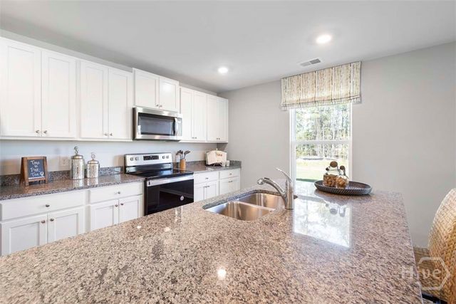 1077 Bergamot Road, Bloomingdale, GA 31302