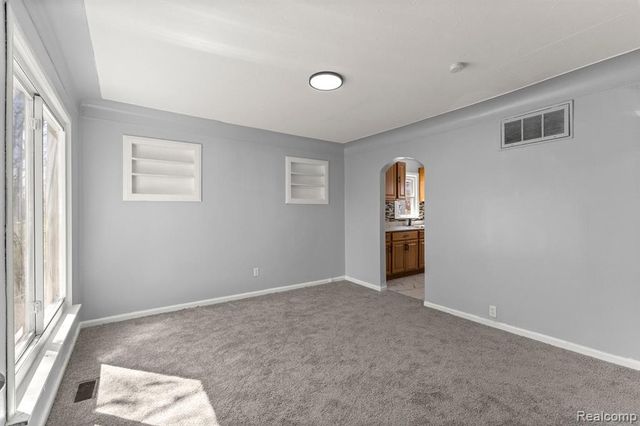 4924 Ziegler Street, Dearborn Heights, MI 48125