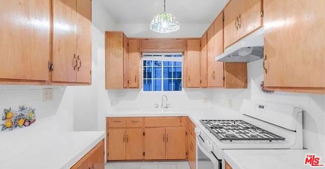 5735 Camerford Avenue, Los Angeles, CA 90038