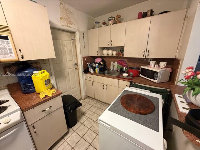 3245 NW 34th Street, Miami, FL 33142