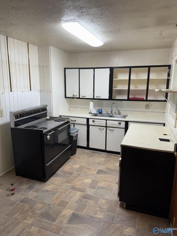 432 S South Plymouth Road NW, Huntsville, AL 35811