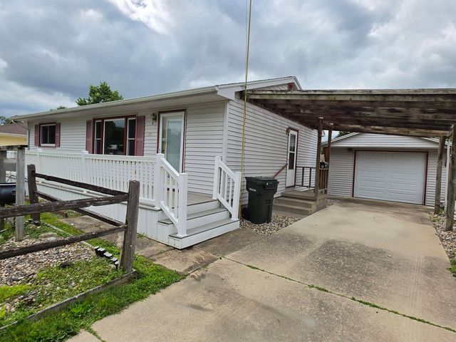 1525 Robin Road, Waterloo, IA 50701