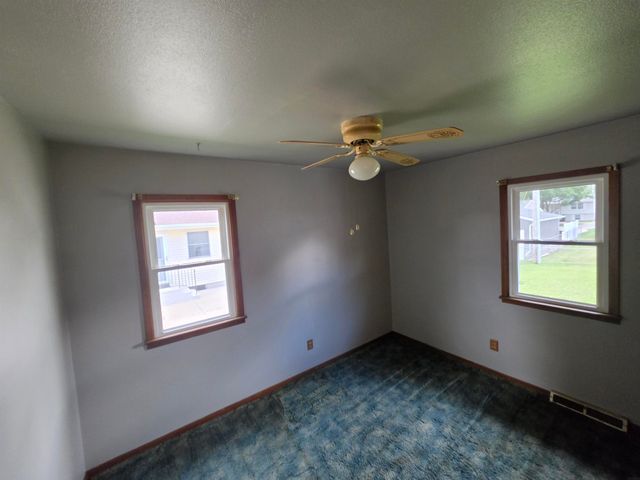 1525 Robin Road, Waterloo, IA 50701