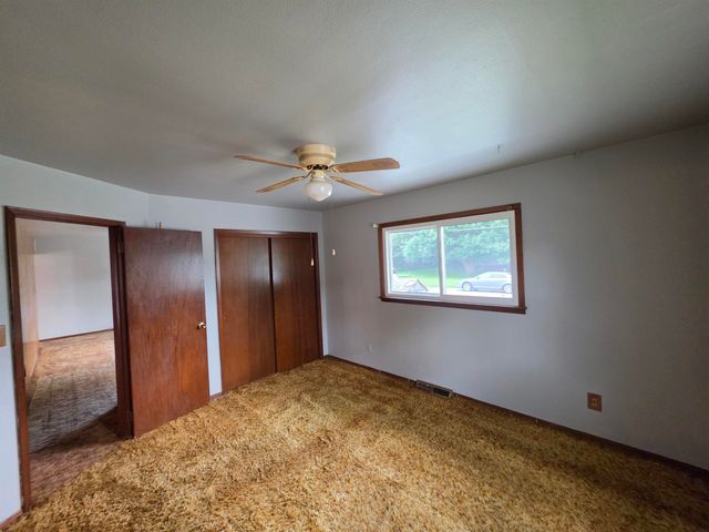1525 Robin Road, Waterloo, IA 50701