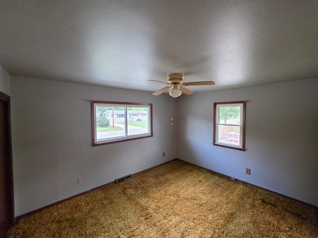1525 Robin Road, Waterloo, IA 50701