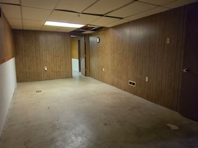 1525 Robin Road, Waterloo, IA 50701