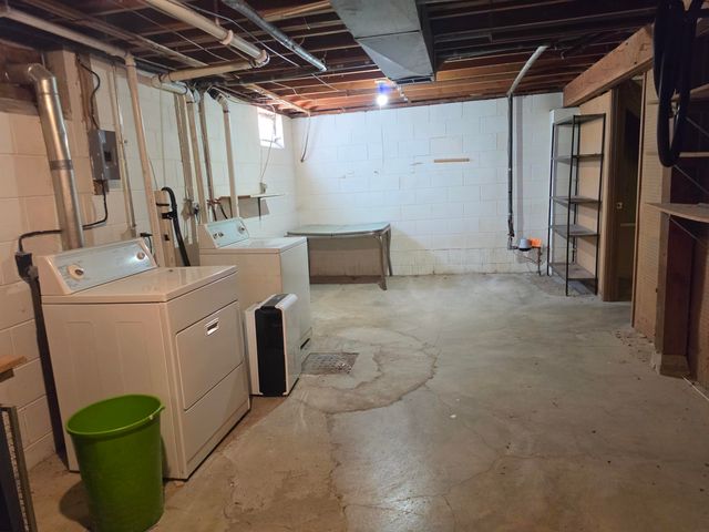 1525 Robin Road, Waterloo, IA 50701