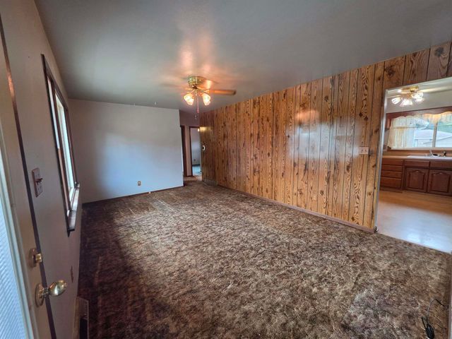 1525 Robin Road, Waterloo, IA 50701