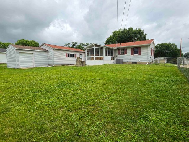1525 Robin Road, Waterloo, IA 50701