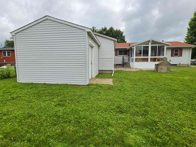 1525 Robin Road, Waterloo, IA 50701