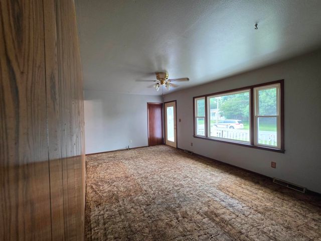 1525 Robin Road, Waterloo, IA 50701