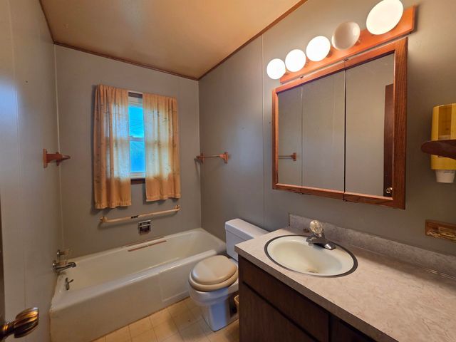 1525 Robin Road, Waterloo, IA 50701
