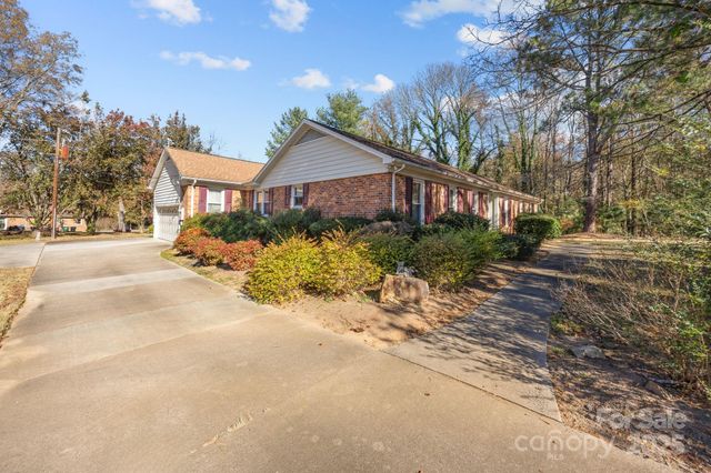 4423 Bob White Court, Charlotte, NC 28213