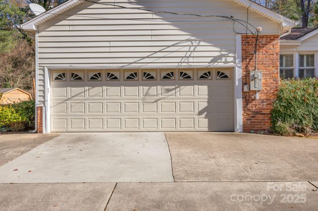 4423 Bob White Court, Charlotte, NC 28213