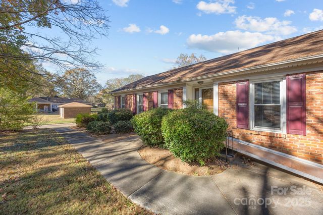 4423 Bob White Court, Charlotte, NC 28213