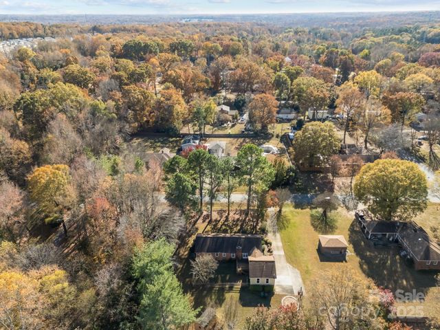 4423 Bob White Court, Charlotte, NC 28213