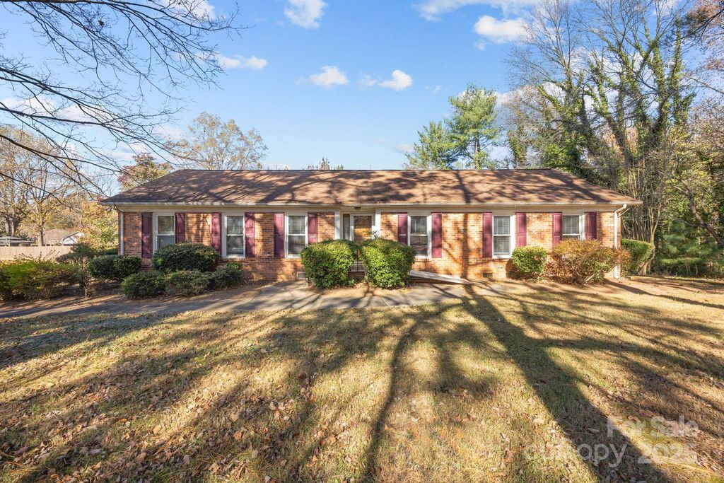 4423 Bob White Court, Charlotte, NC 28213