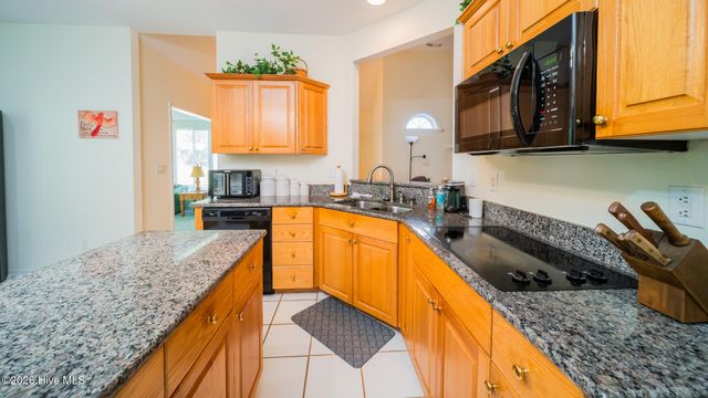 279 Ravennaside Drive NW, Calabash, NC 28467
