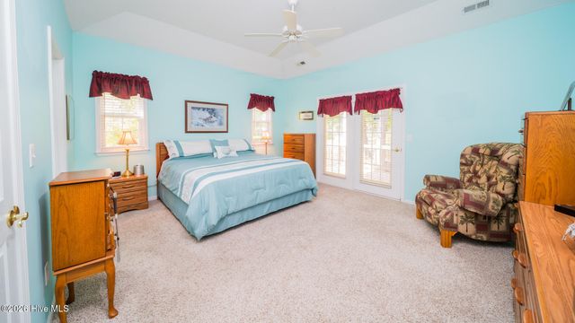 279 Ravennaside Drive NW, Calabash, NC 28467