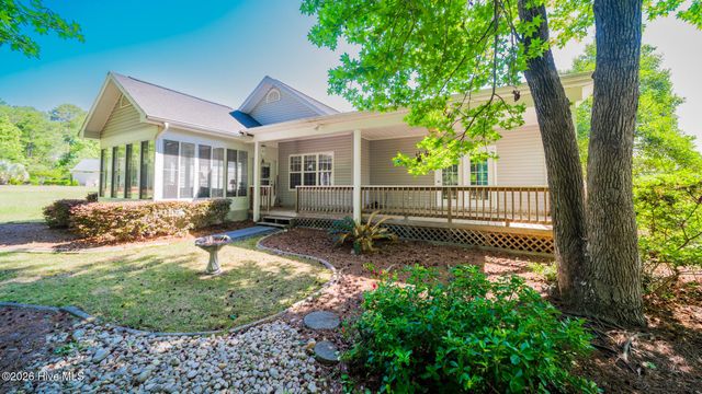 279 Ravennaside Drive NW, Calabash, NC 28467