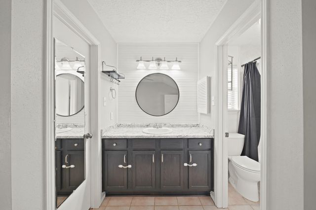 1325 Canyon Springs Drive, La Porte, TX 77571