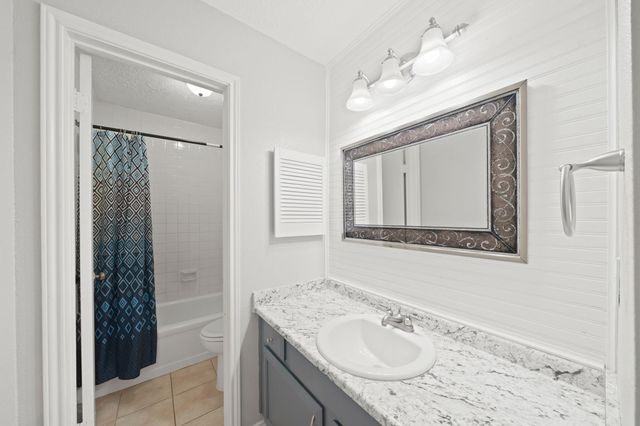 1325 Canyon Springs Drive, La Porte, TX 77571