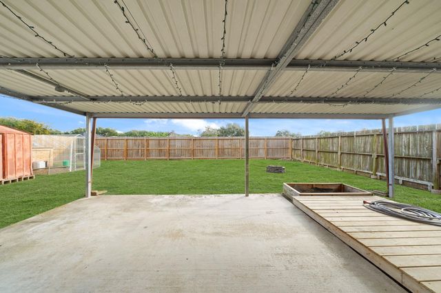 1325 Canyon Springs Drive, La Porte, TX 77571