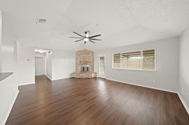 1325 Canyon Springs Drive, La Porte, TX 77571