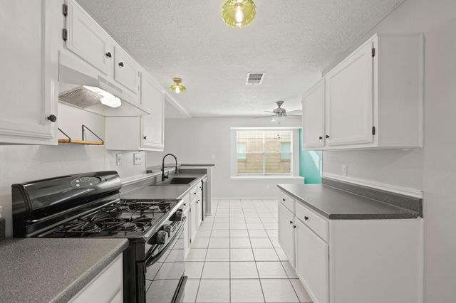 1325 Canyon Springs Drive, La Porte, TX 77571