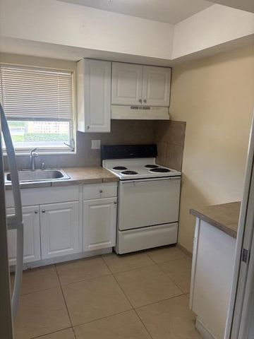 2511 W Barkley Dr Drive W F, West Palm Beach, FL 33415