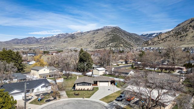 1672 N 1560 E, North Logan, UT 84341